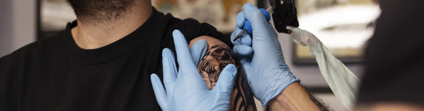 tatuando